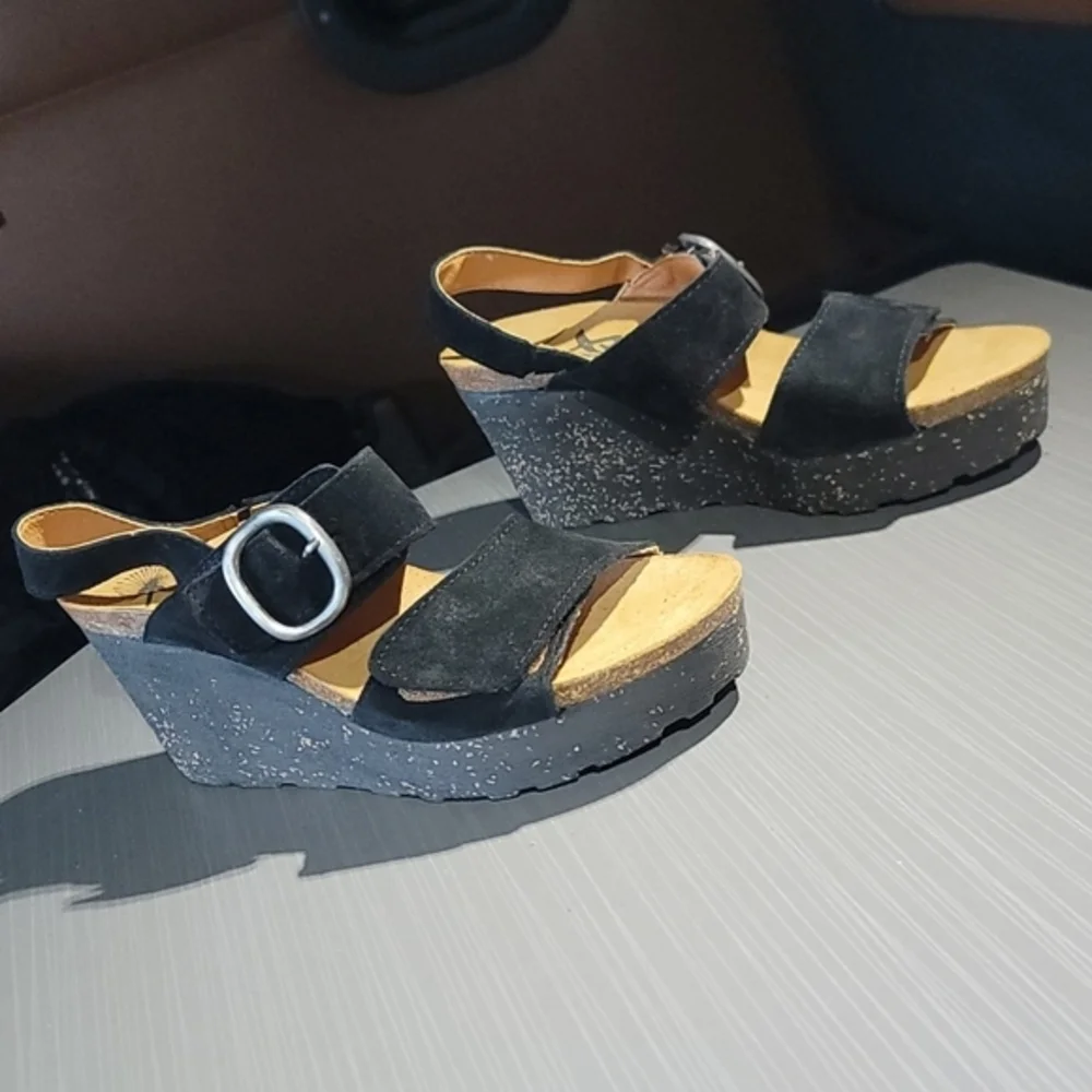 OTBT Peasant Women's 7.5 Black Suede & Painted Cork Wedge Sandals NWOT‎